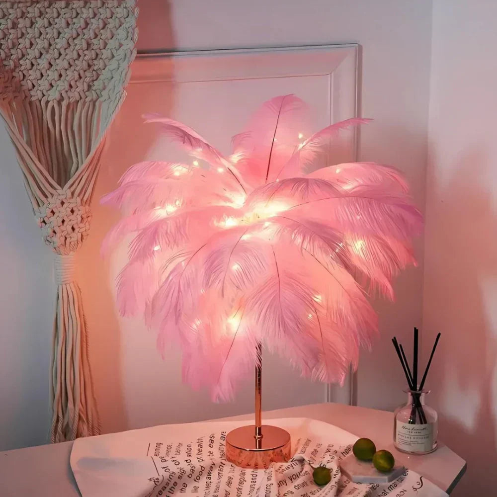 מנורת FeatherLuxe Glow | אור רך ואווירתית לחדרי מגורים