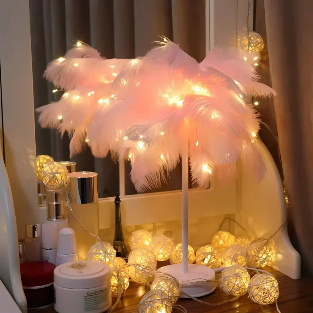 מנורת FeatherLuxe Glow | אור רך ואווירתית לחדרי מגורים