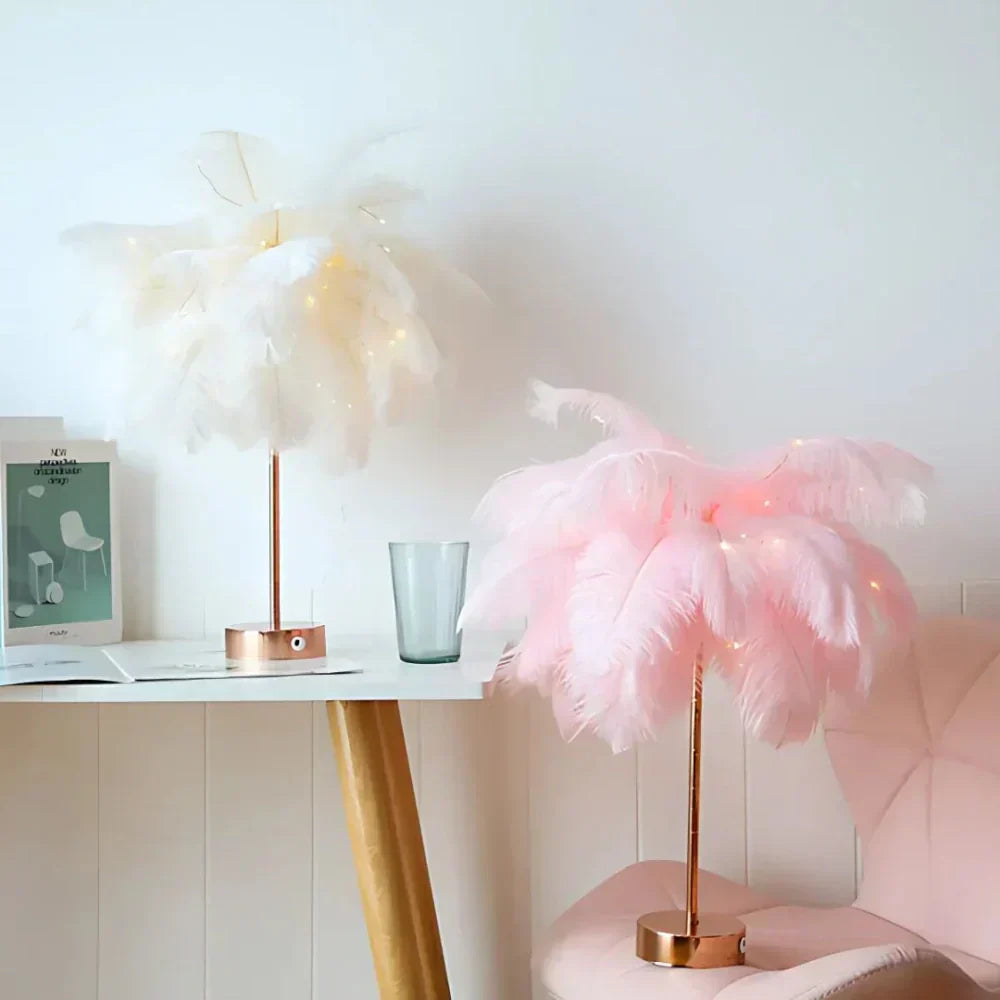 מנורת FeatherLuxe Glow | אור רך ואווירתית לחדרי מגורים