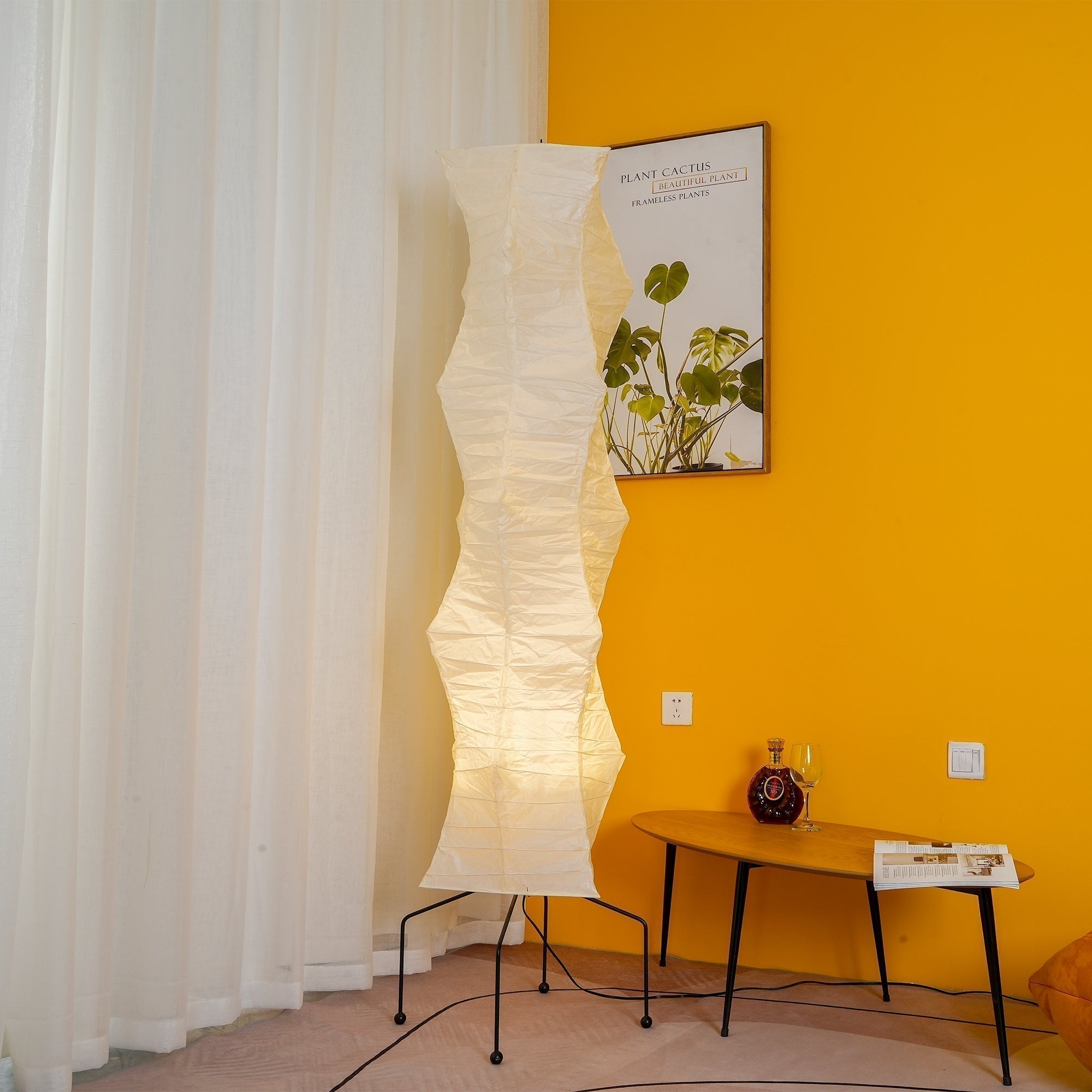 Lampă de podea Kazumi cu hârtie de orez de la Petprovac, lumină ambientală moale