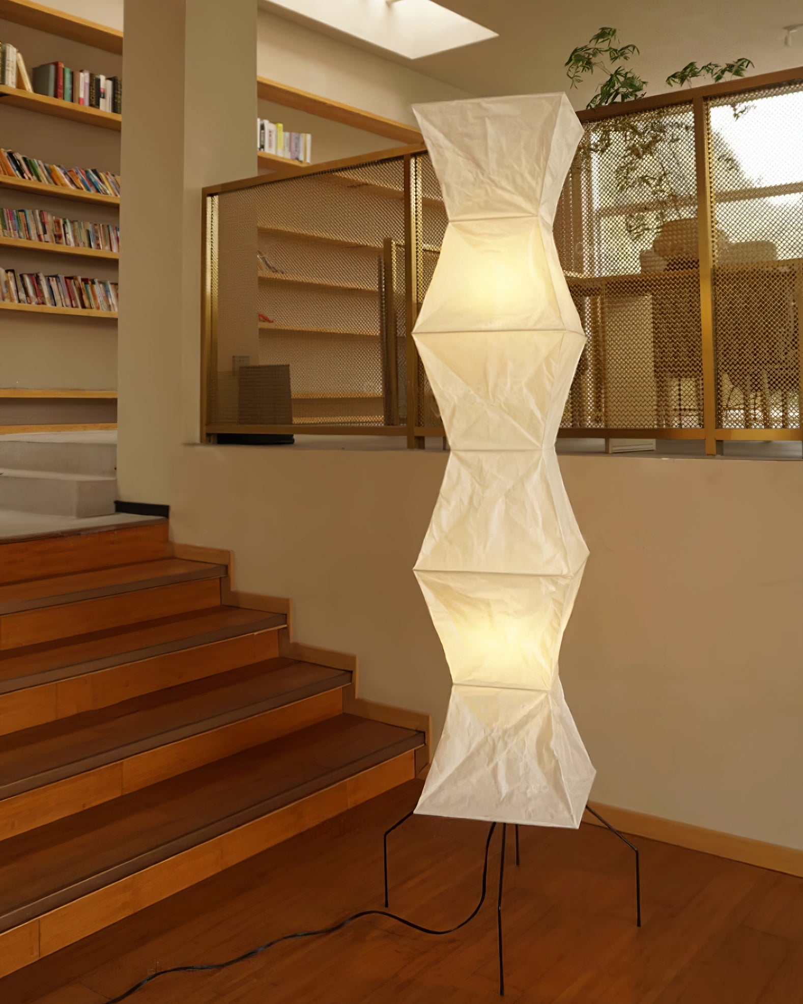 Lampă de podea Kazumi cu hârtie de orez de la Petprovac, lumină ambientală moale
