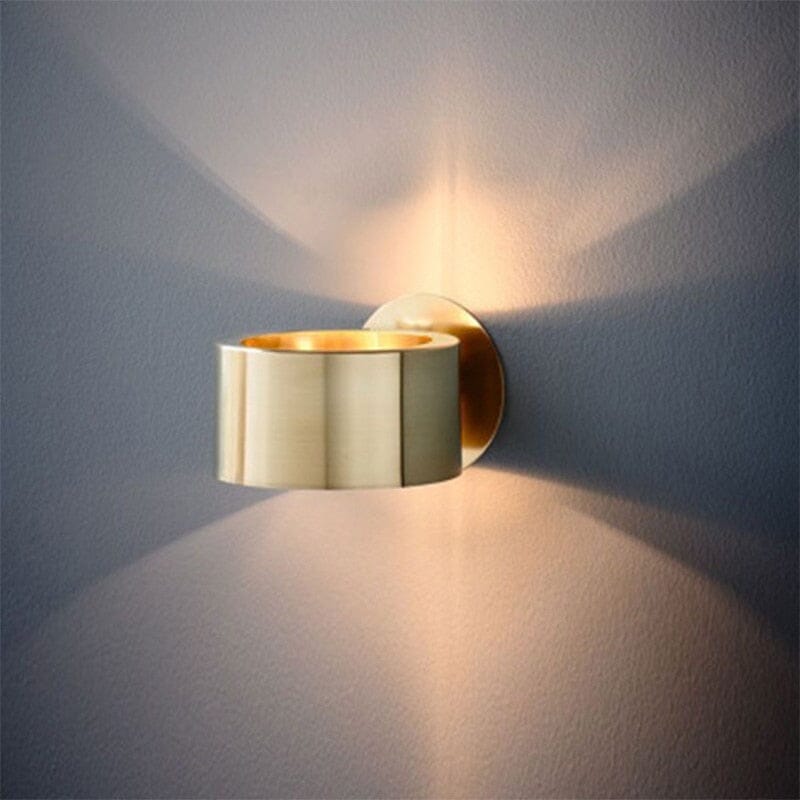 Vegglampe i gullring