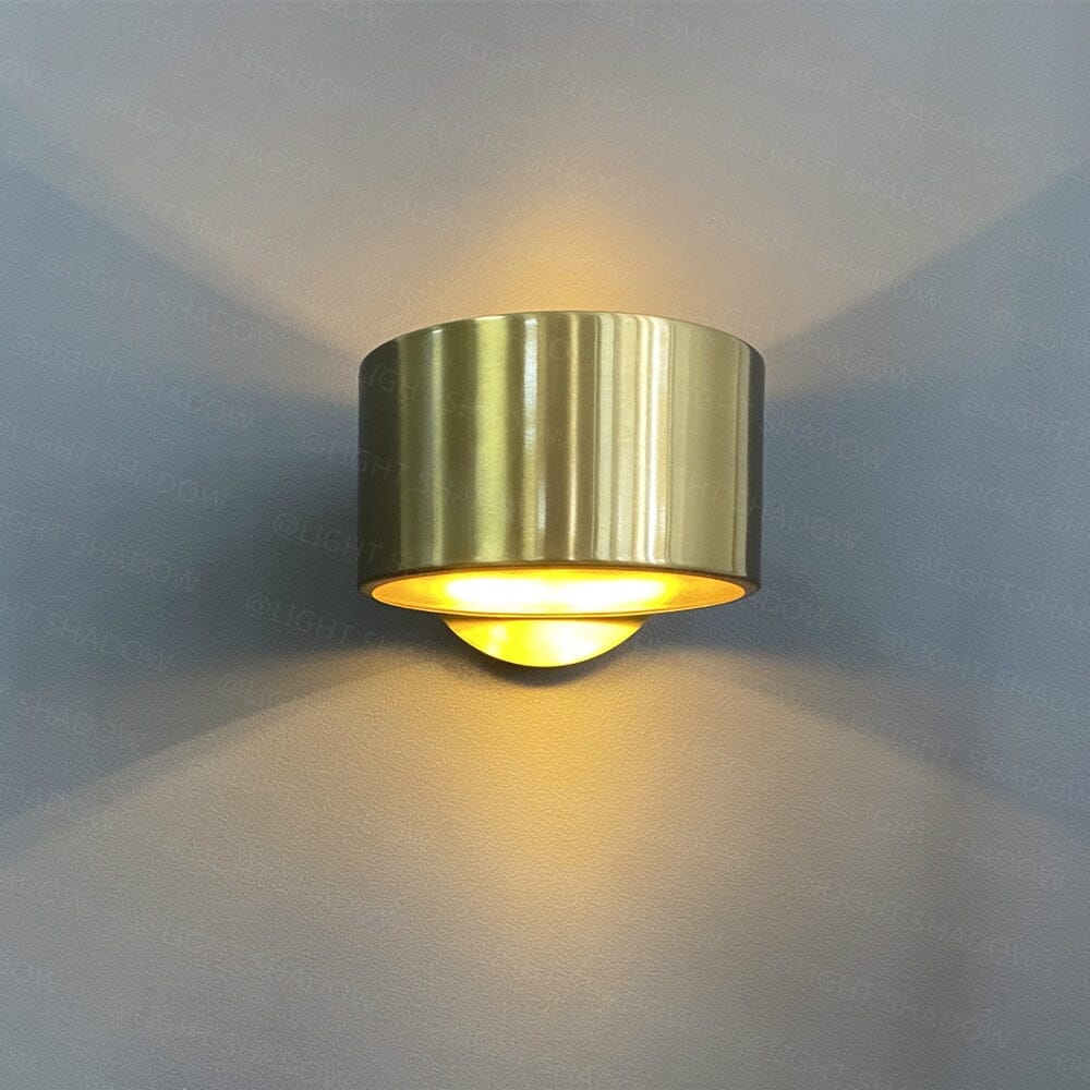 Vegglampe i gullring