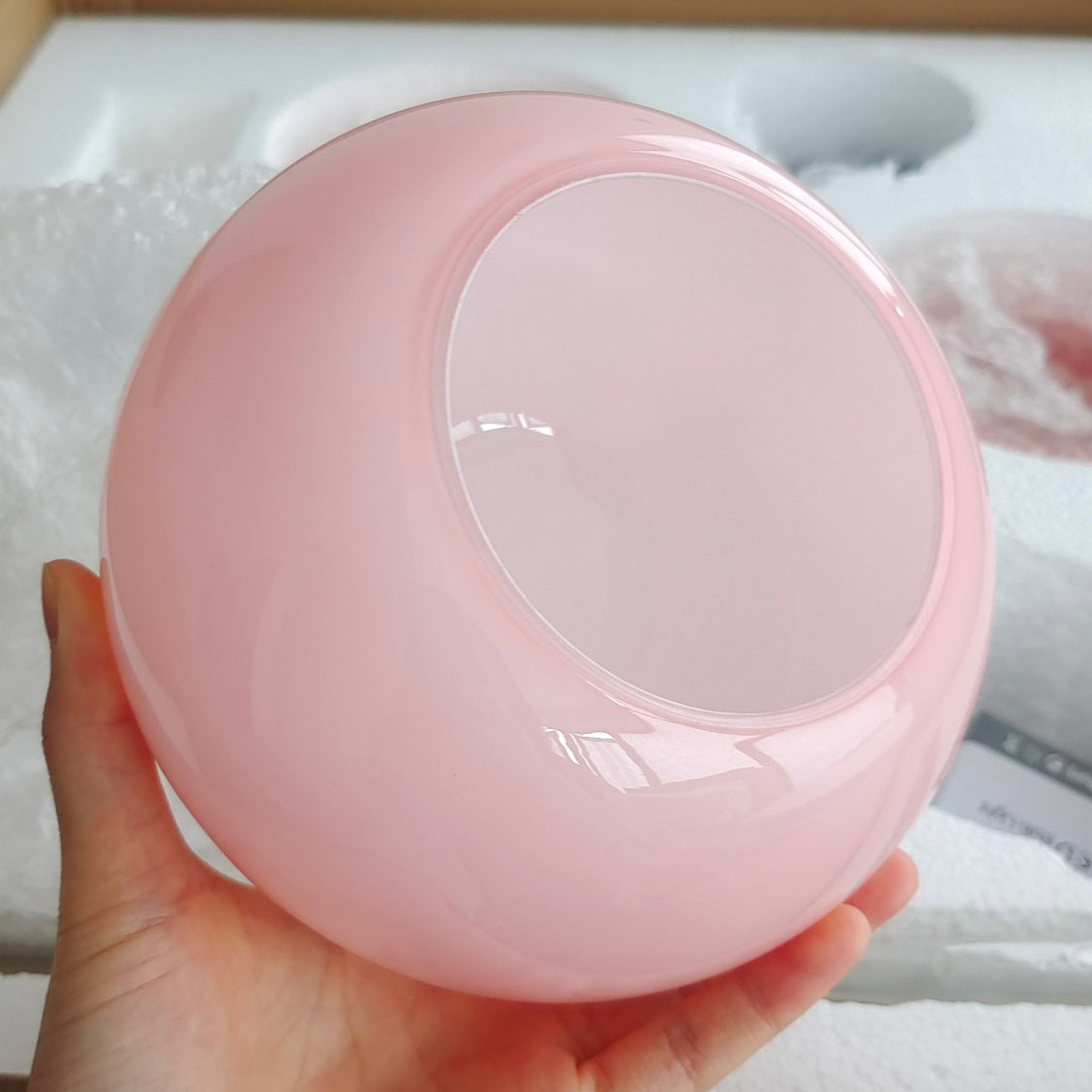 Lampadario Alora Marshmallow con paralumi in vetro rosa