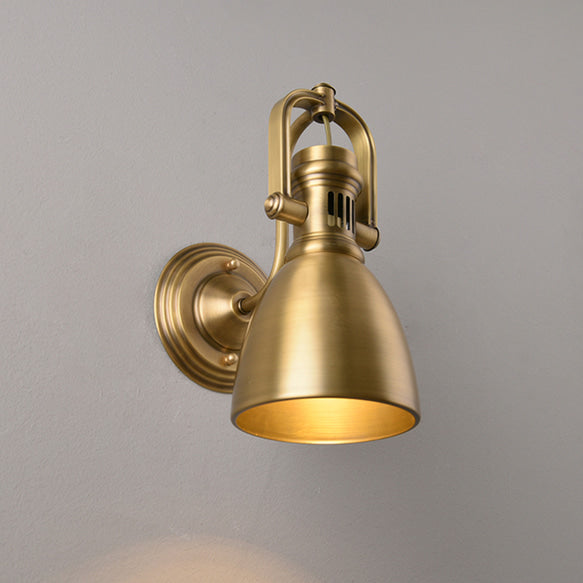 Håndlaget vegglampe