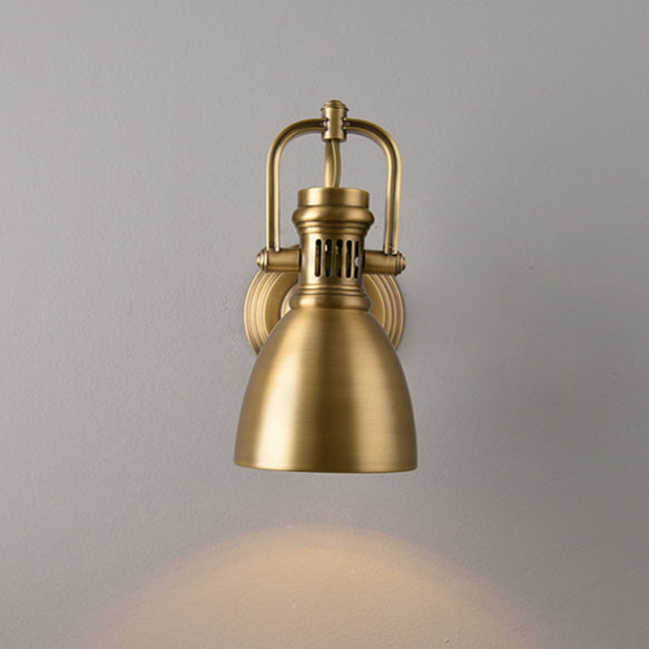 Håndlaget vegglampe