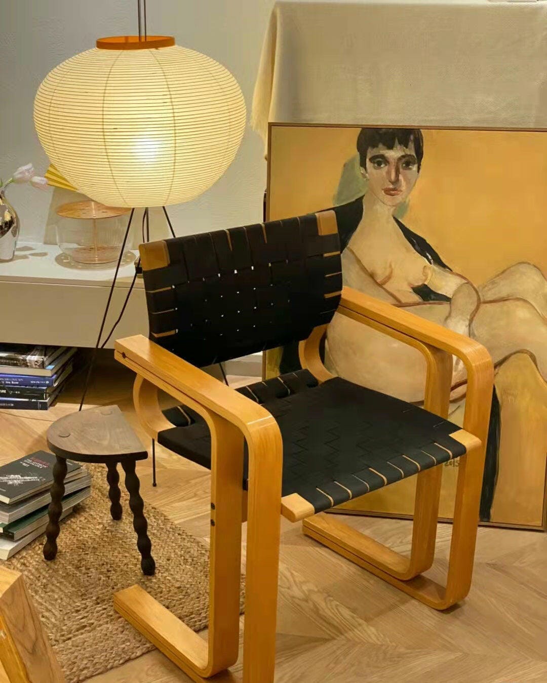 Lampă de podea Kazumi cu hârtie de orez de la Petprovac, lumină ambientală moale