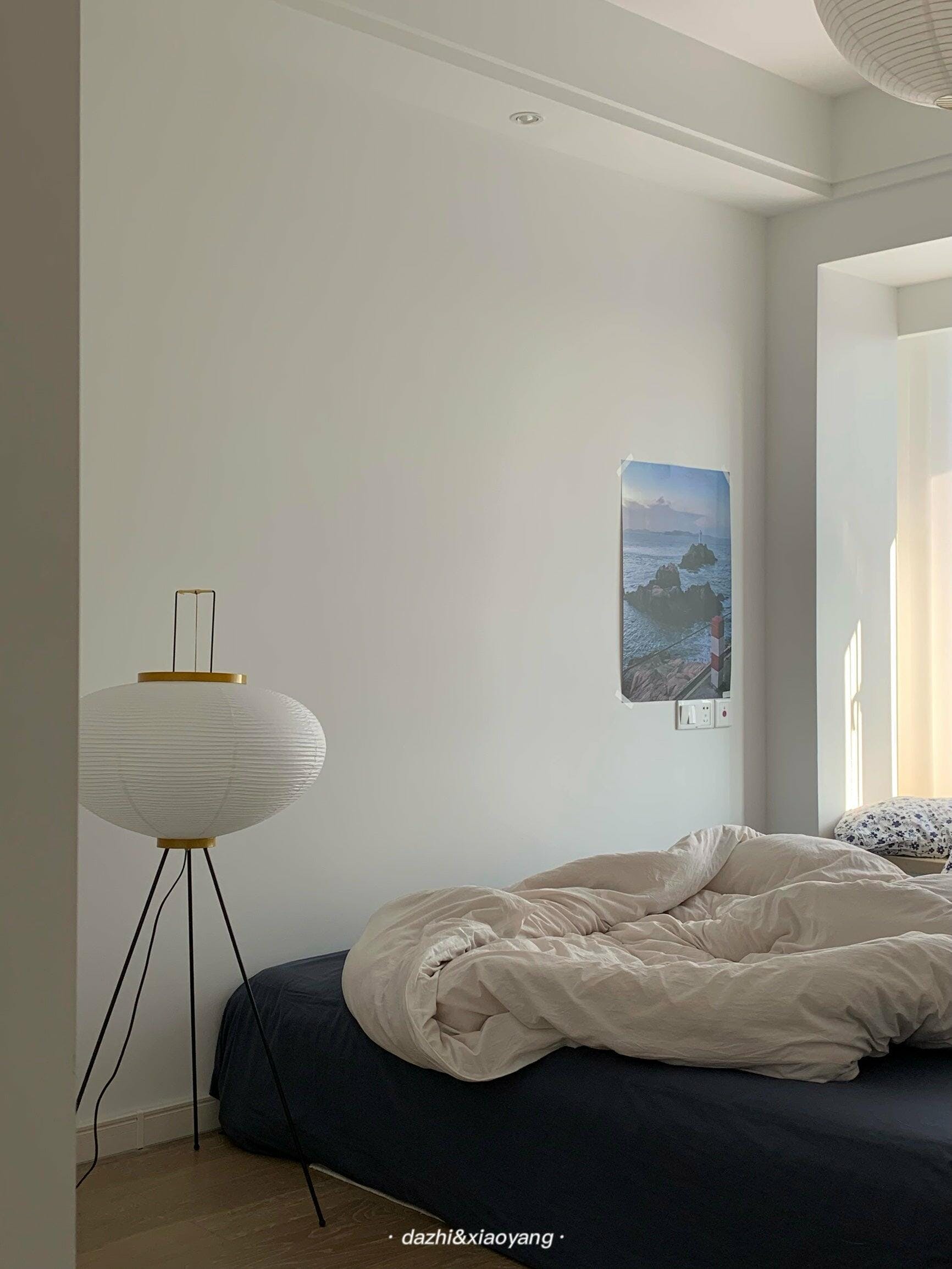 Lampă de podea Kazumi cu hârtie de orez de la Petprovac, lumină ambientală moale