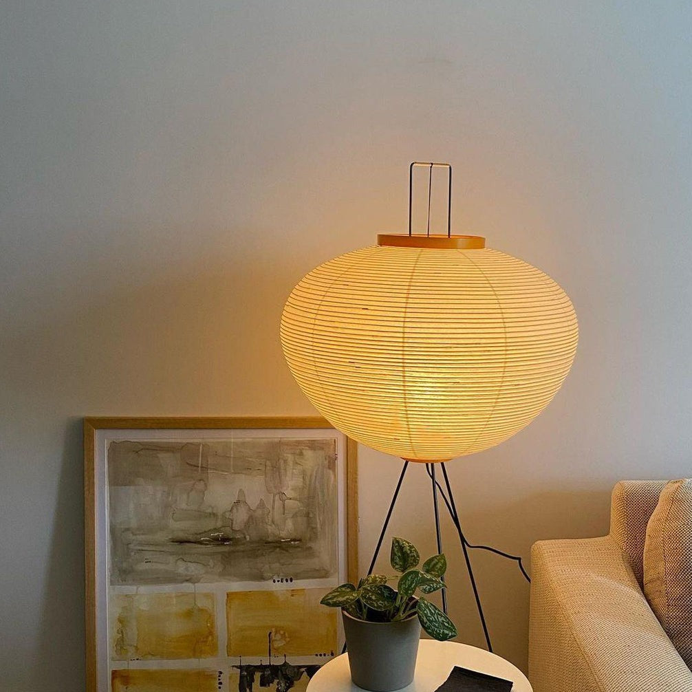 Lampă de podea Kazumi cu hârtie de orez de la Petprovac, lumină ambientală moale