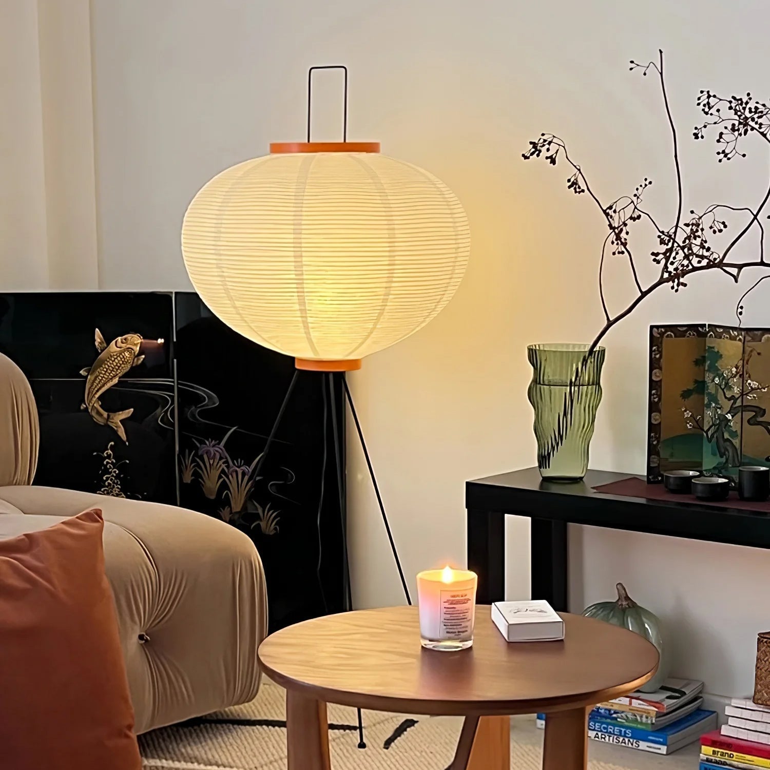 Lampă de podea Kazumi cu hârtie de orez de la Petprovac, lumină ambientală moale