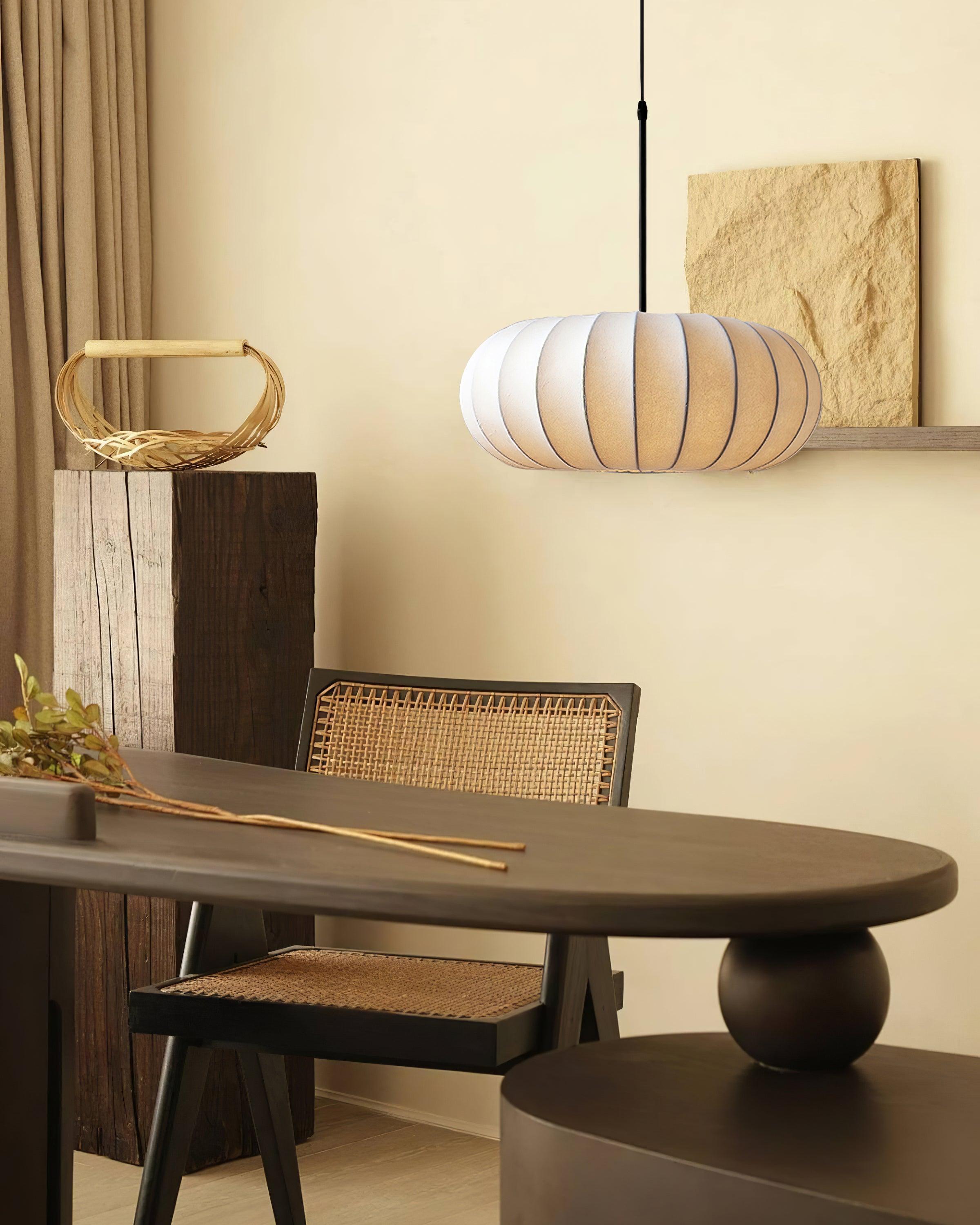 Lámpara colgante Kisara Wabi Sabi para espacios rústicos con madera