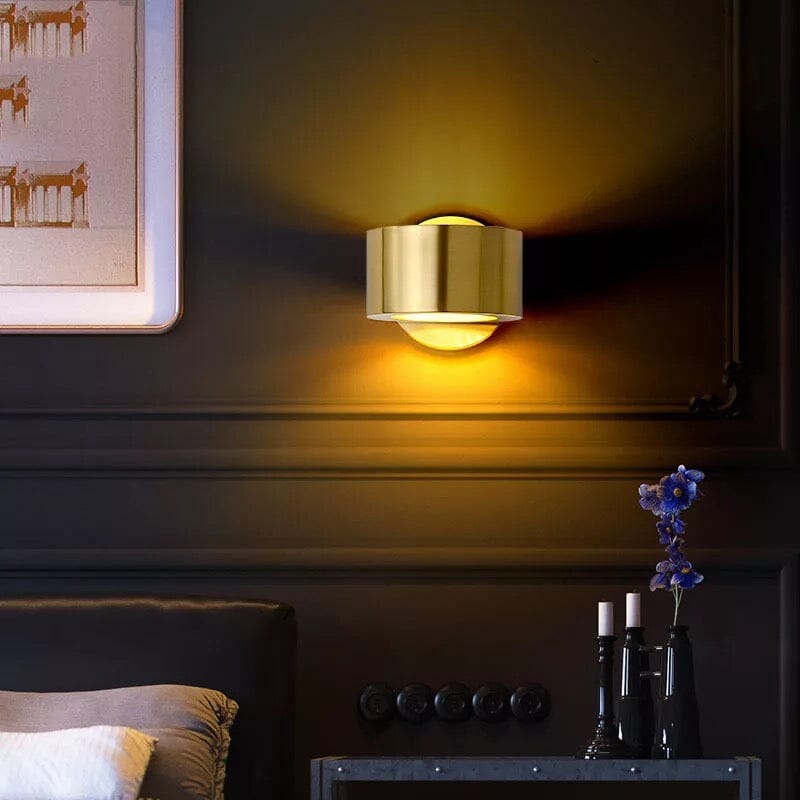 Vegglampe i gullring