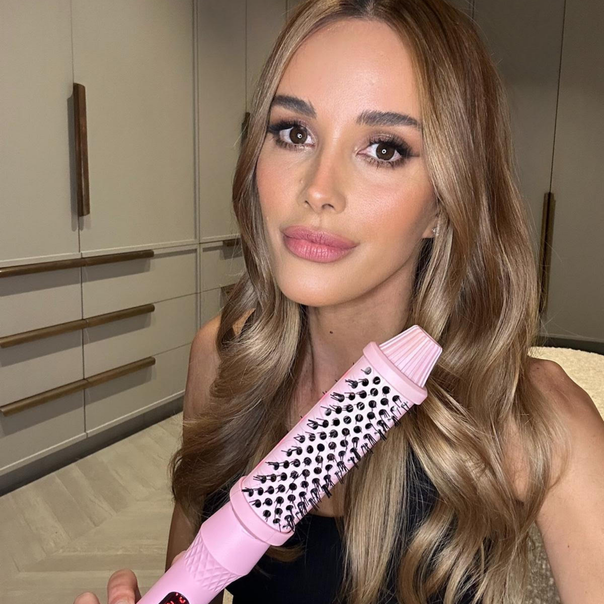 Infrared Ceramic Round Brush With LCD Display for Shine and Volume Curl