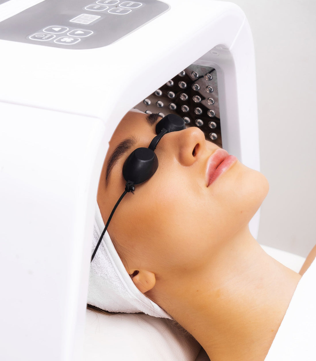 7-Color Light Therapy LED Device For Every Skin Type