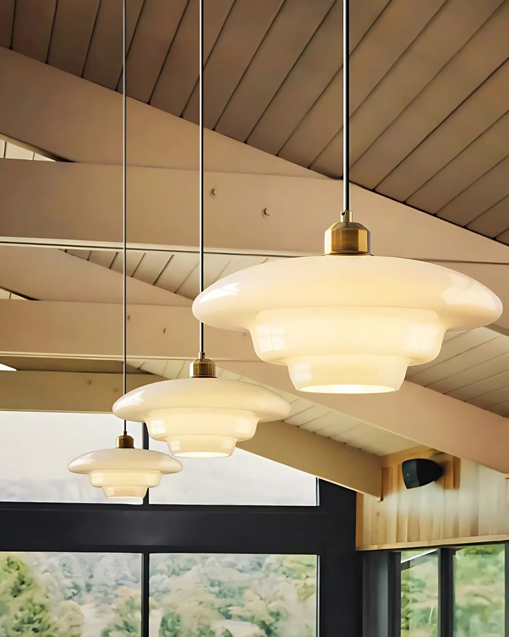 ライラクラウド ペンダントライト 柔らかな雲の乳白色ガラスの輝き