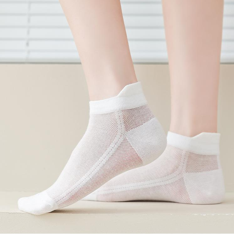 Ultra-thin, non-slip socks with invisible effect