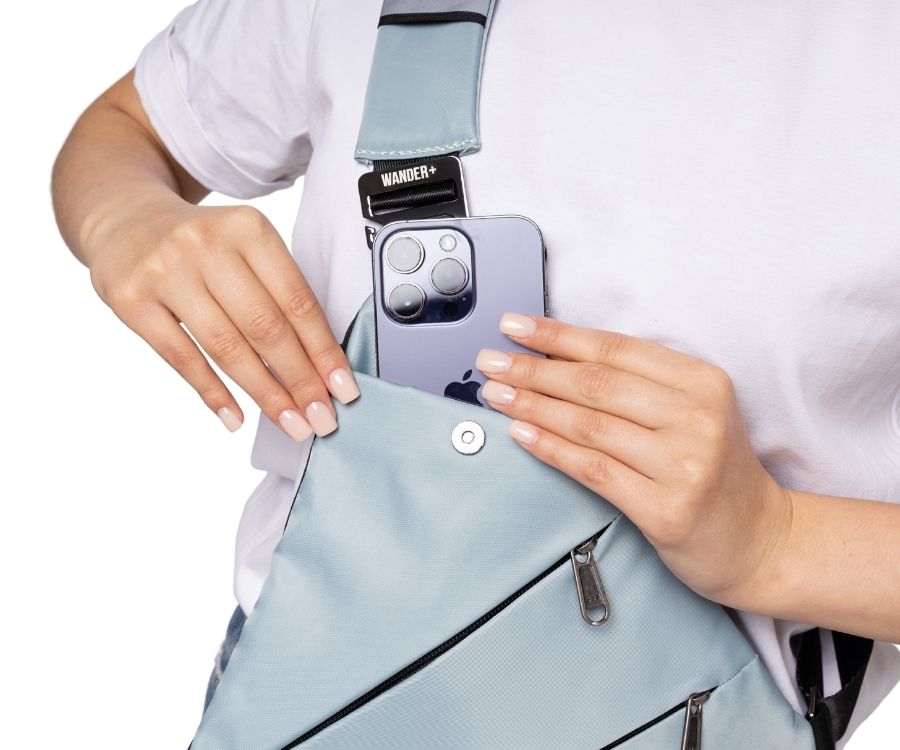 Anti-Theft Travel Bag – Hidden Zippers and Front-Facing Security