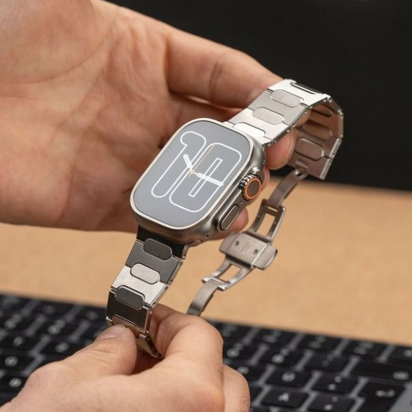 Aureon titaniumarmbånd med sommerfuglelås til Apple Watch Ultra 1/2