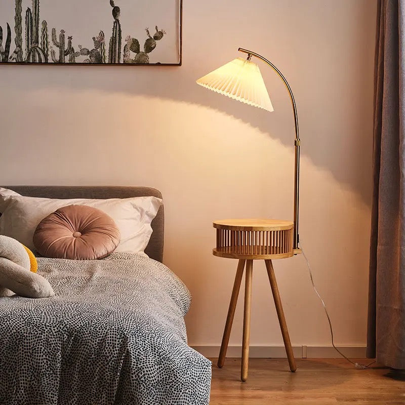 Liora | Stehlampe im Jasmin-Stil