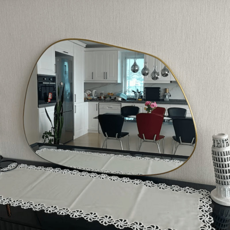 Gull treramme sky speil med forskjøvet asymmetrisk design