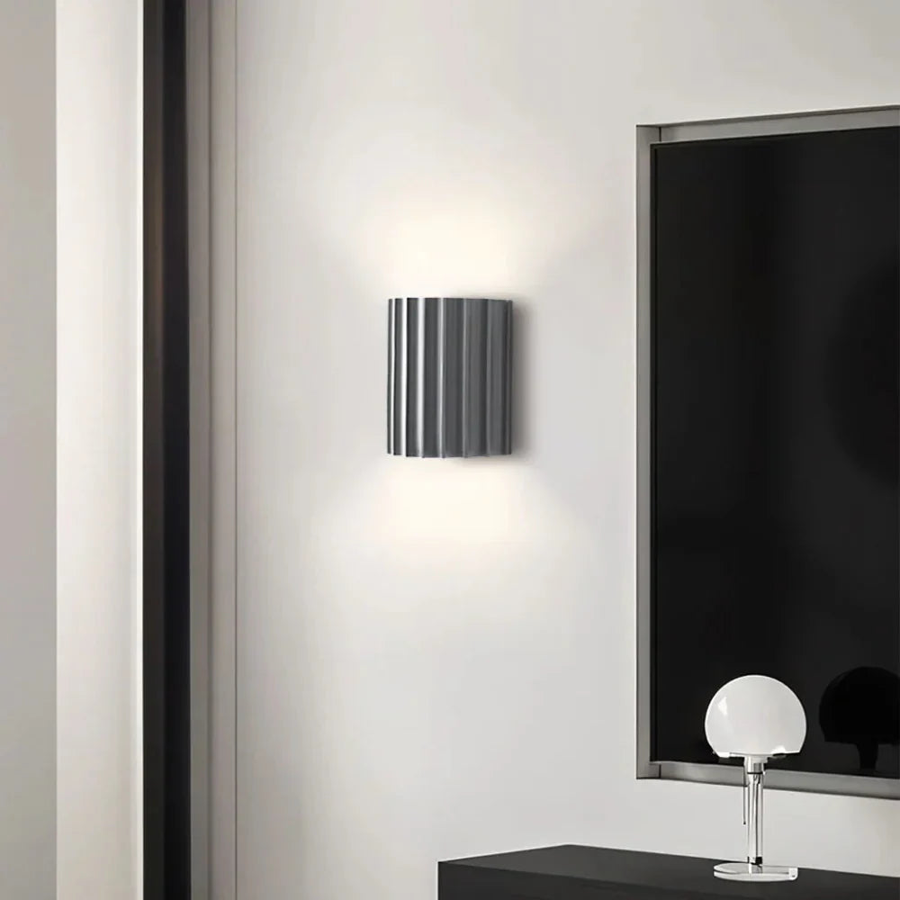 Minimalistická nástěnná lampa s jemným okolním světlem pro moderní domovy
