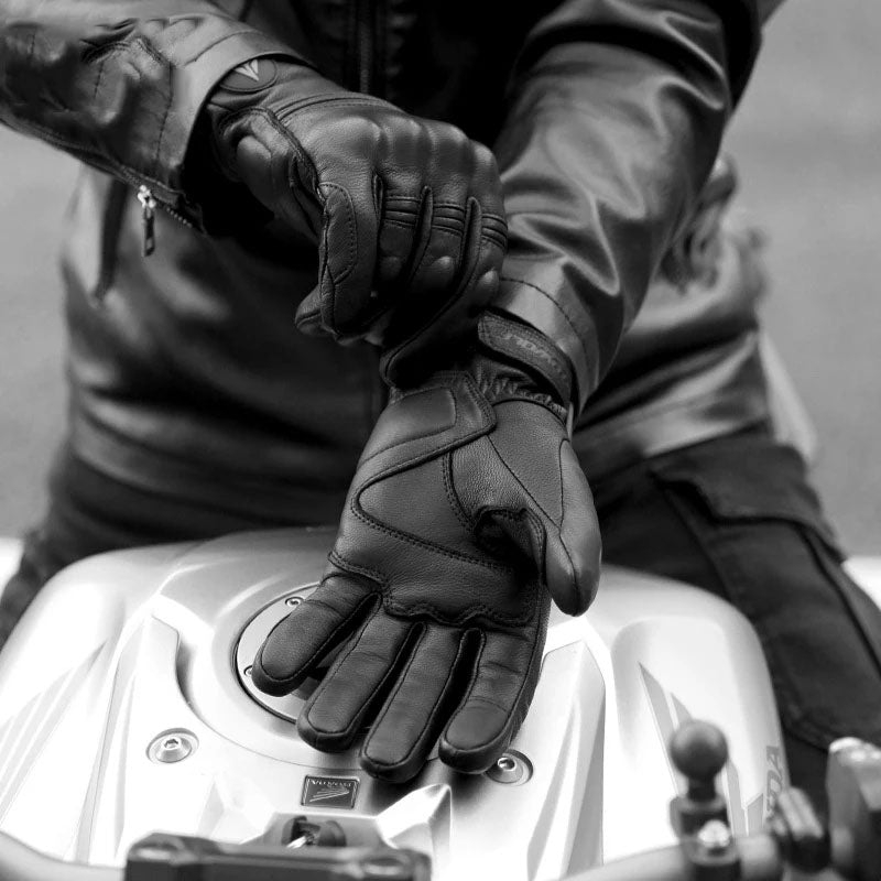 Guantes de cuero para motocicleta VeloGuard, compatibles con pantalla táctil, cálidos y duraderos | Petprovac