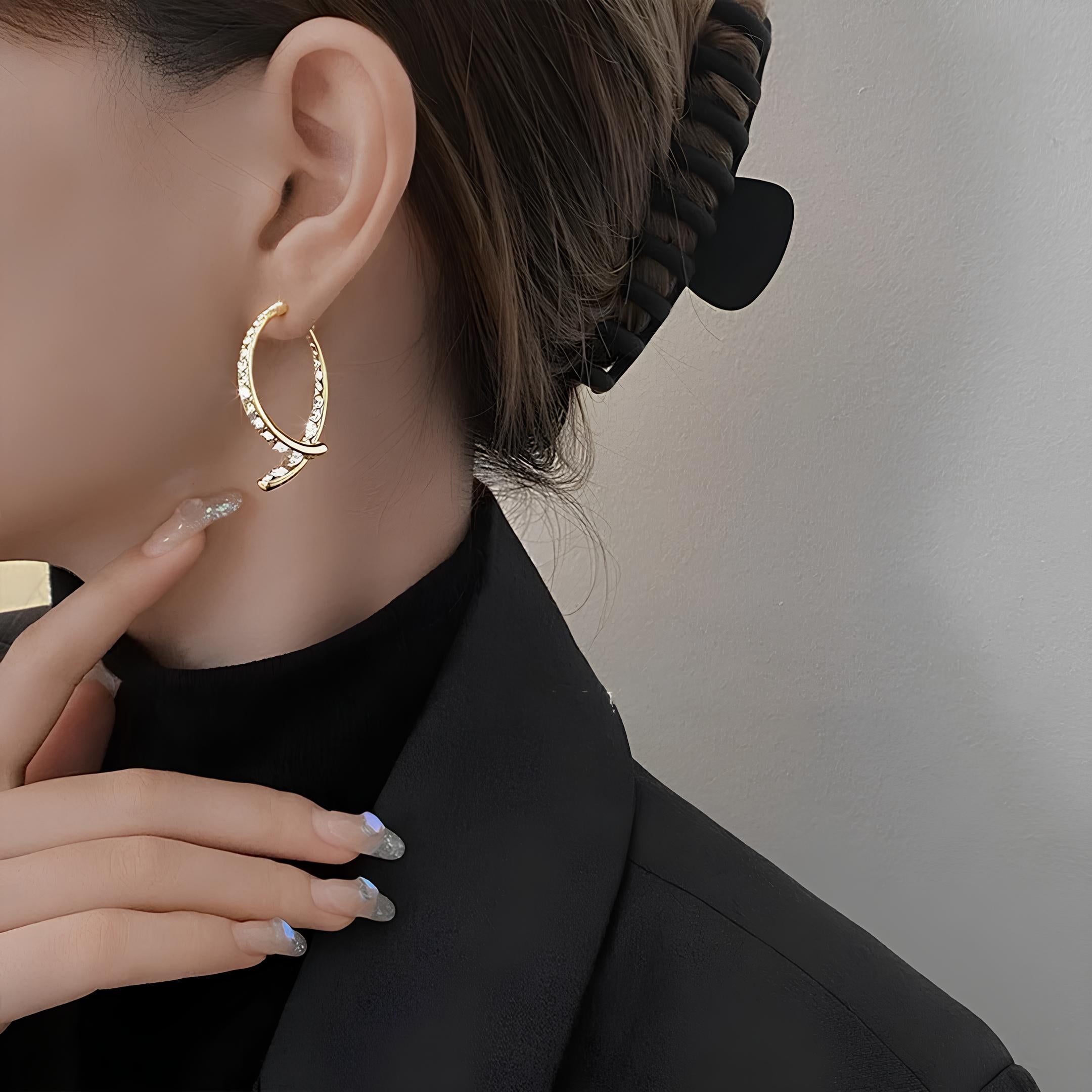 Orecchini Curvi a Croce Alora