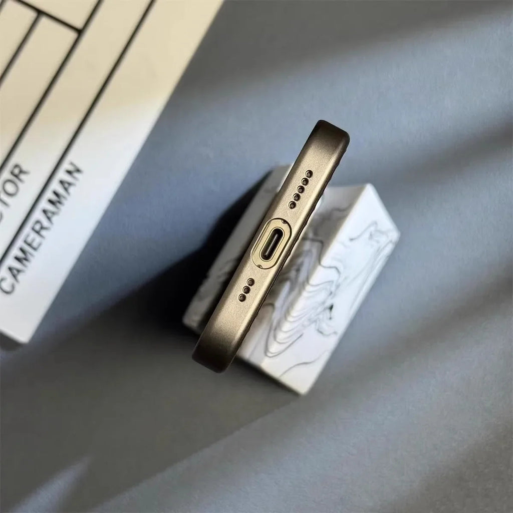 غطاء آيفون أبيكس جارد تيتانيوم مع قبضة نحيفة ودرع حماية من السقوط