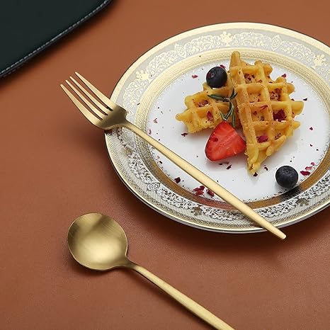 Zestaw sztućców Sleek Lines z nowoczesnym stylem do jadalni
