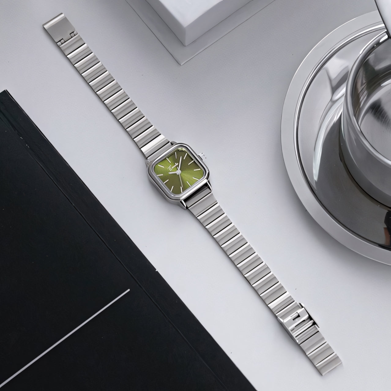 Liora | Liten stålur