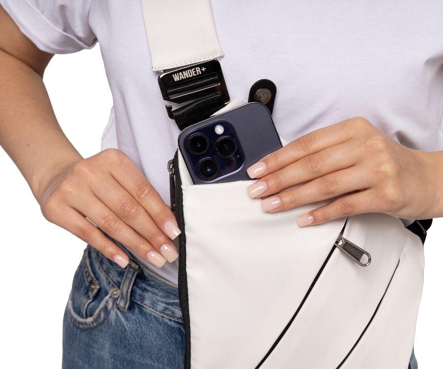 Anti-Theft Travel Bag – Hidden Zippers and Front-Facing Security