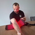 Support de coude pour articulations avec coussin de lumière infrarouge rouge