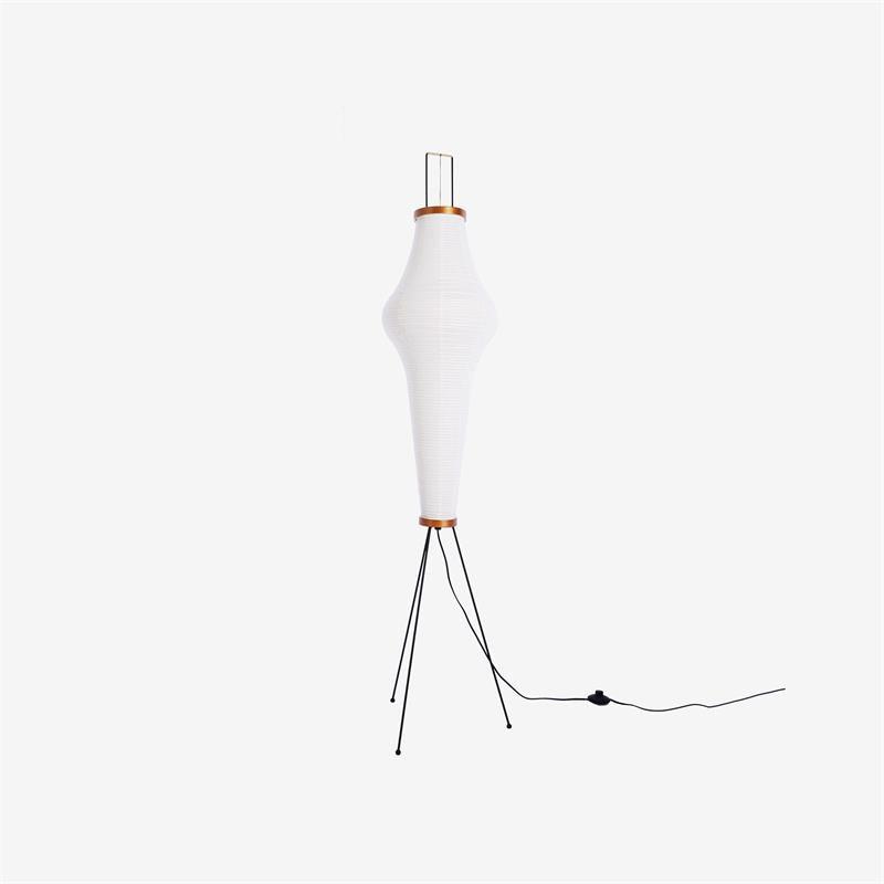 Lampada da terra in carta di riso Kazumi di Petprovac con bagliore ambientale morbido
