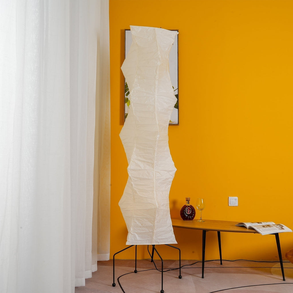 Lampada da terra in carta di riso Kazumi di Petprovac con bagliore ambientale morbido