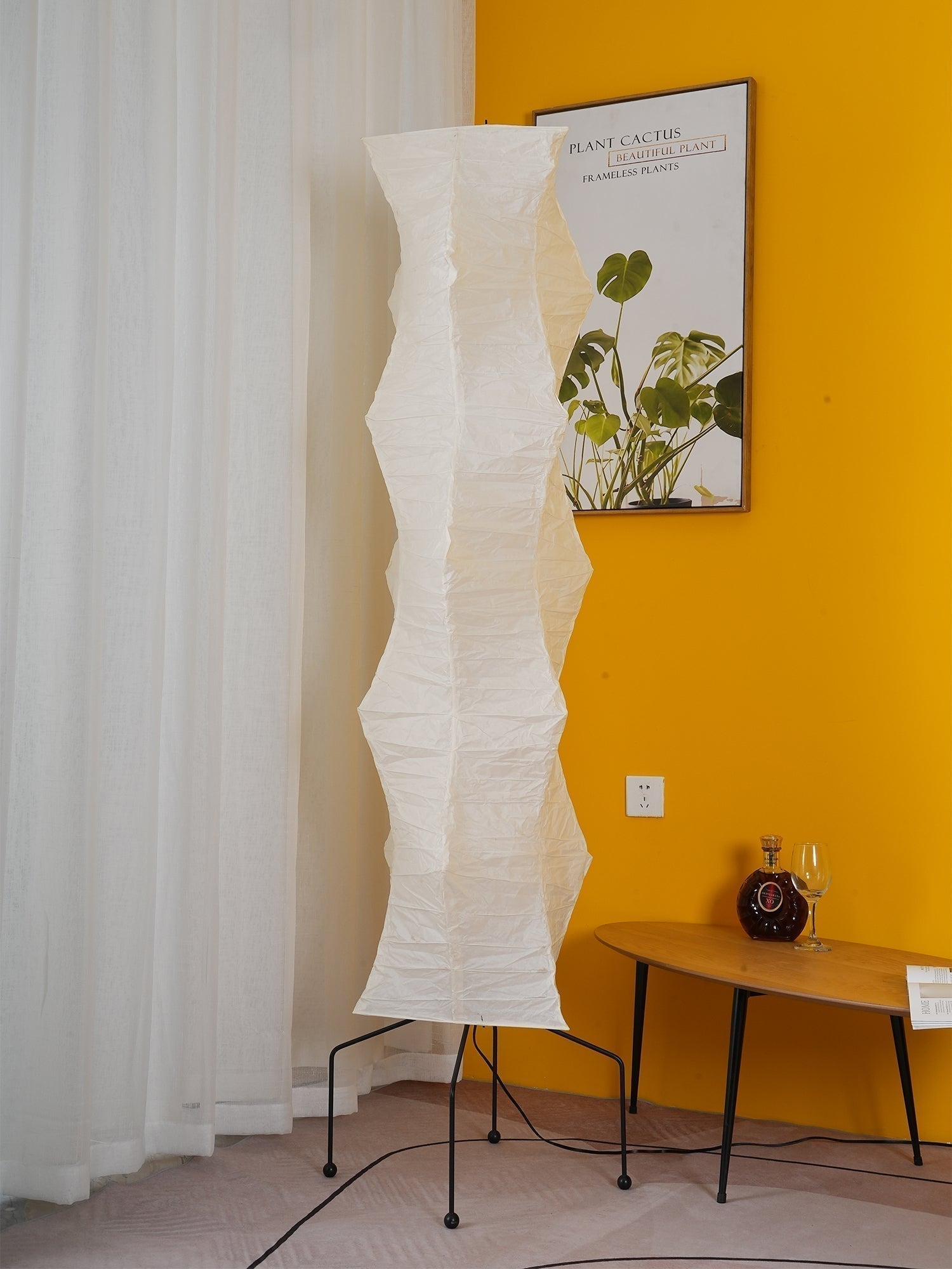 Lampada da terra in carta di riso Kazumi di Petprovac con bagliore ambientale morbido