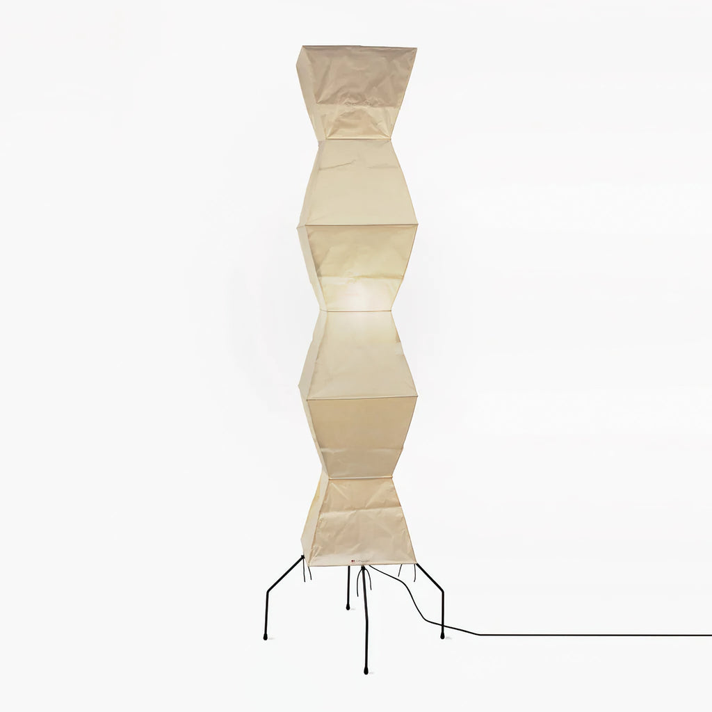Lampada da terra in carta di riso Kazumi di Petprovac con bagliore ambientale morbido