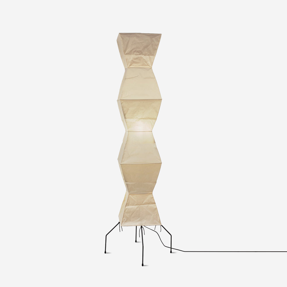 Lampada da terra in carta di riso Kazumi di Petprovac con bagliore ambientale morbido