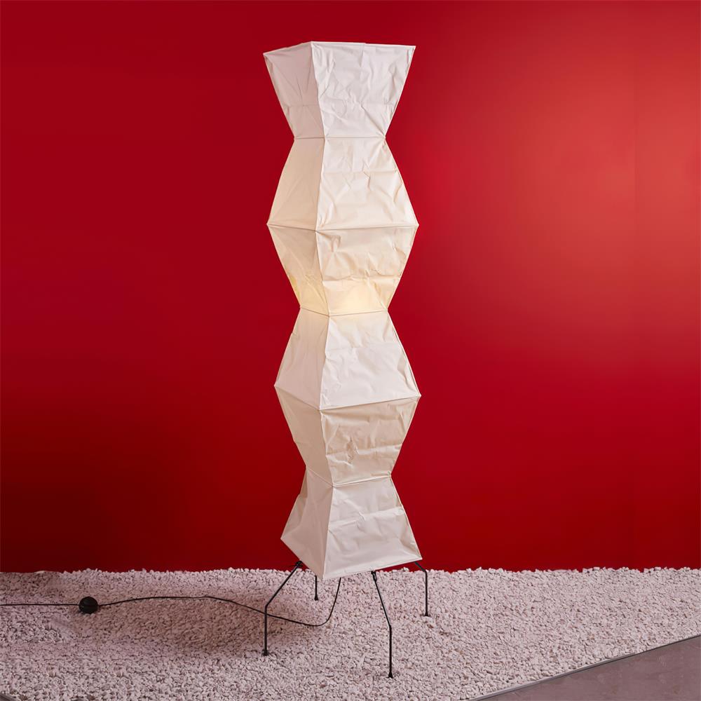 Lampada da terra in carta di riso Kazumi di Petprovac con bagliore ambientale morbido