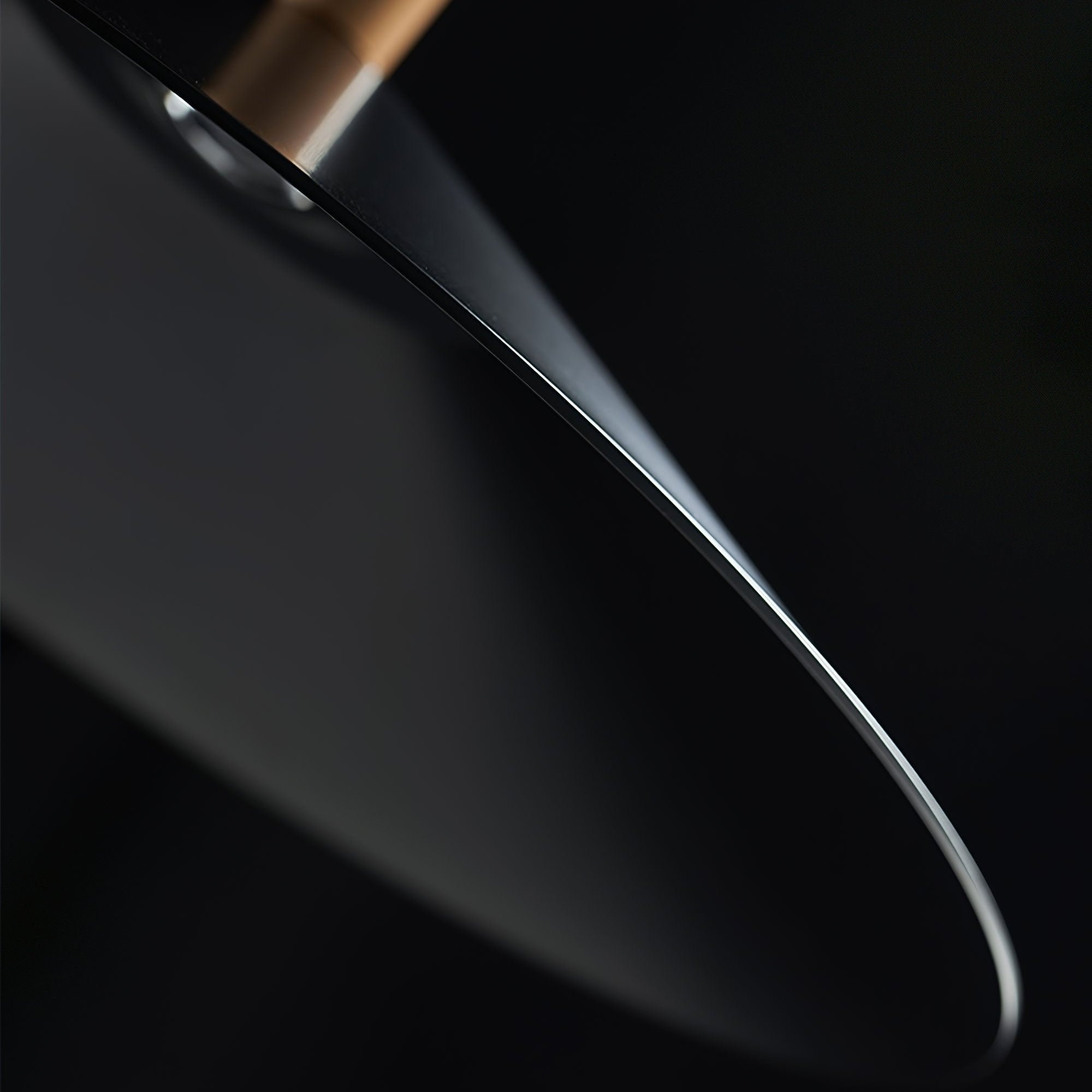 Lampa wisząca Lumenix w kształcie stożka do nowoczesnych wnętrz miękkie światło