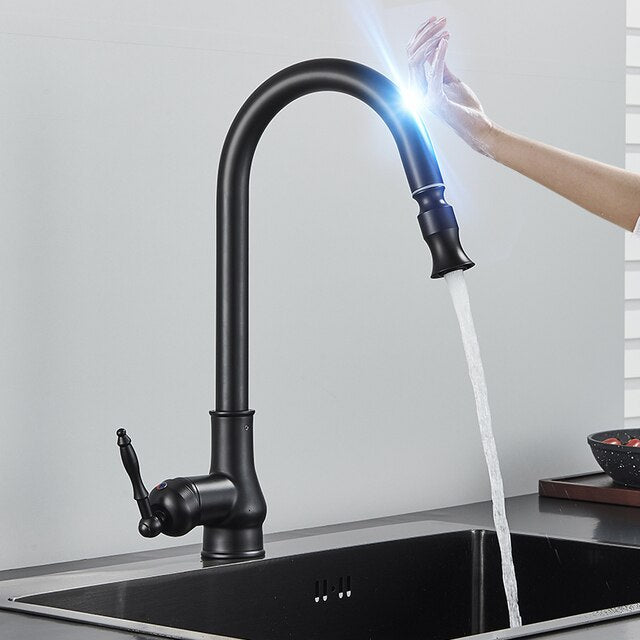 Rubinetto da cucina in bronzo rustico con controllo touch e bocca estraibile