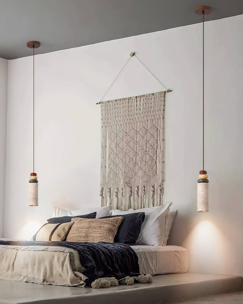 Nowoczesna lampa wisząca z trawertynu do współczesnych wnętrz