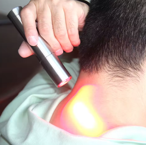 Handgerät mit rotem Licht für Muskel- und Gelenkkomfort