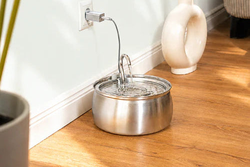 Fontaine à eau pour chat en acier inoxydable avec pompe silencieuse et filtre multi-étapes pour une hydratation quotidienne