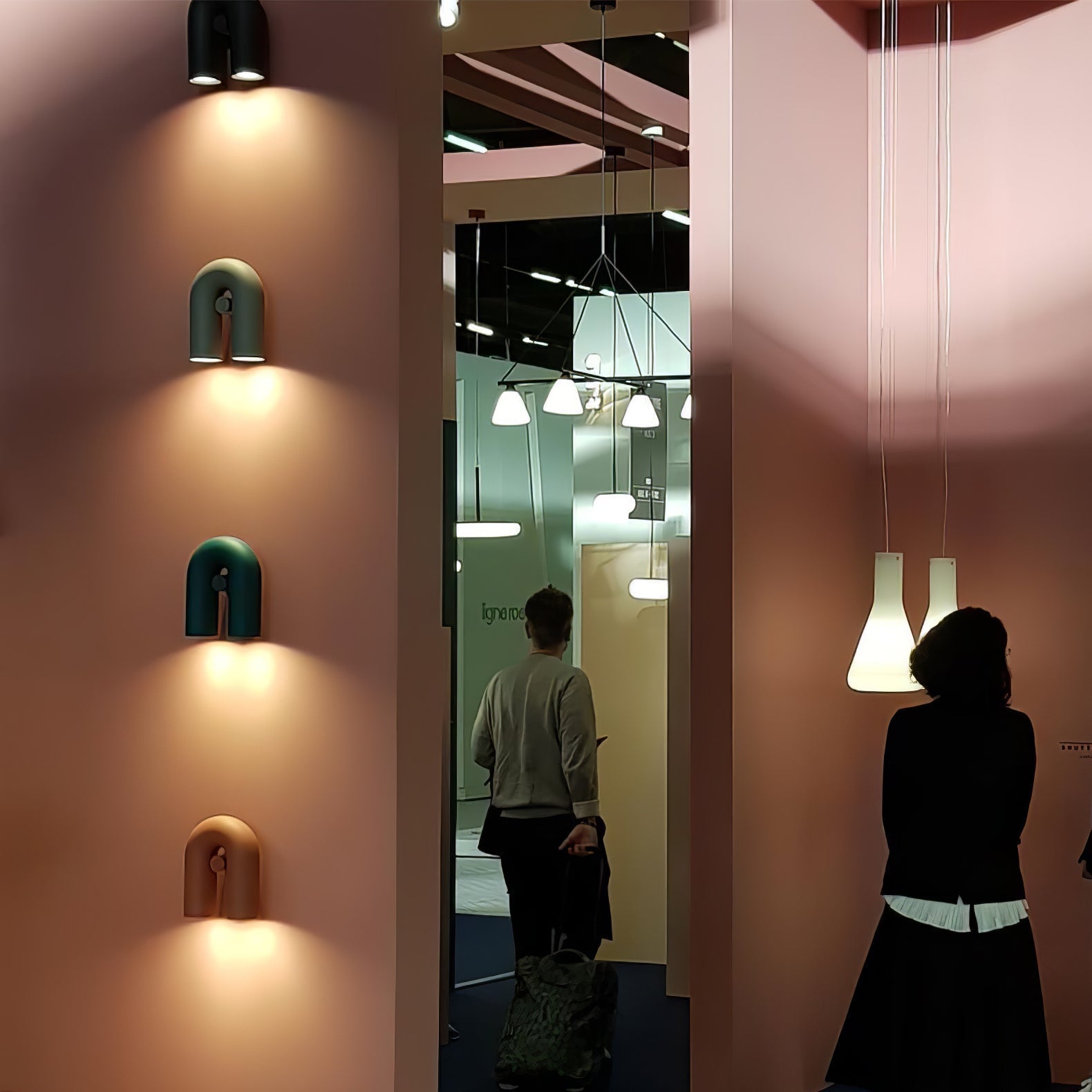 U字型モジュール付きオービトフレックスモジュラー壁掛けライト