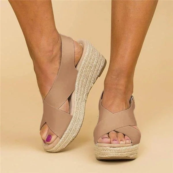 Fekete ék sarkú espadrille rugalmas pántokkal stílusos nyári szettekhez