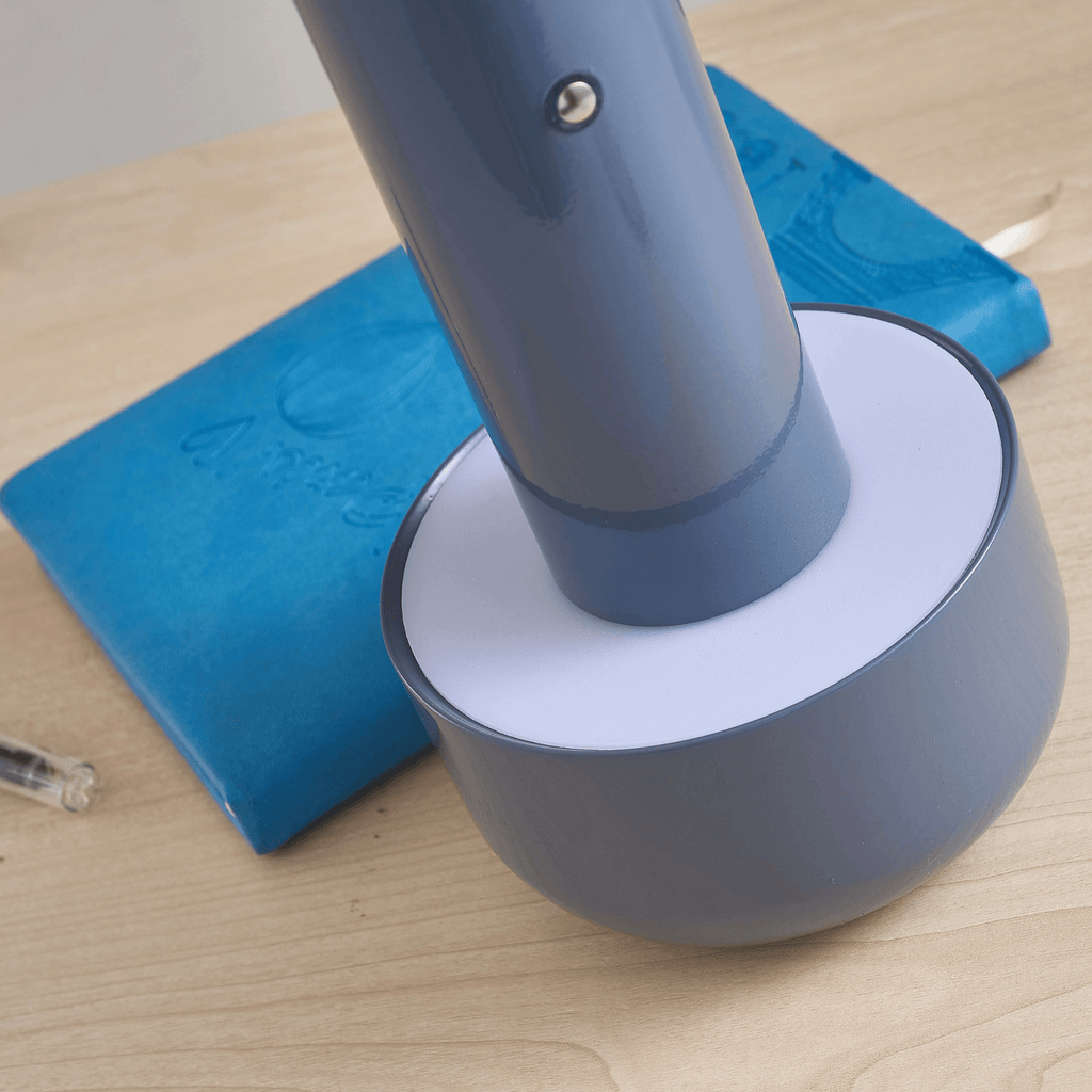 LumaNook Ledningsfri Svamp Natbordslampe i Jern og Klar Akryl