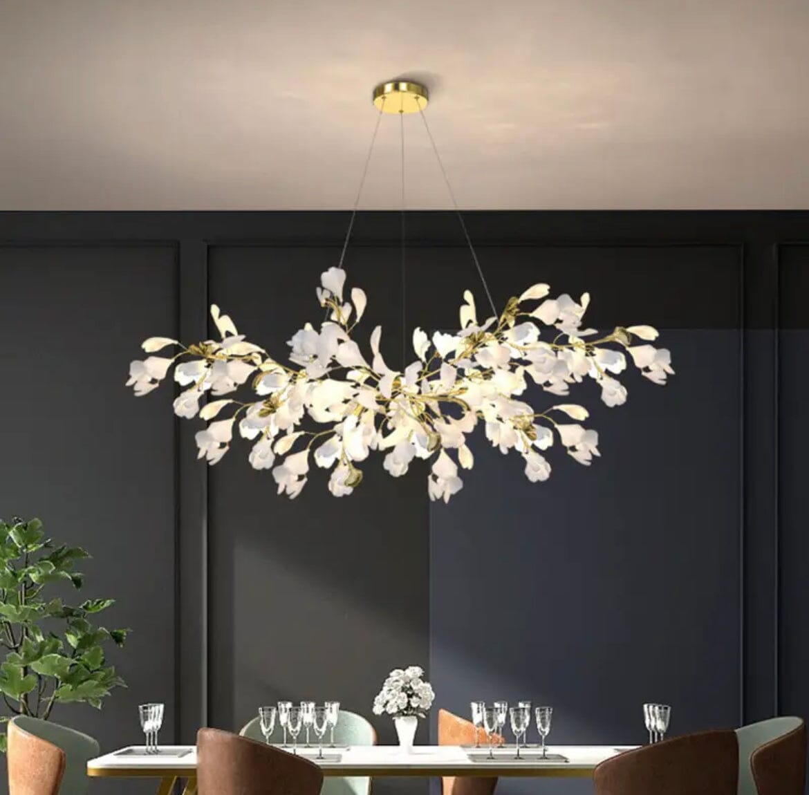 Lunsera Keramik-Blüten Kronleuchter mit mattiertem Glas-Finish