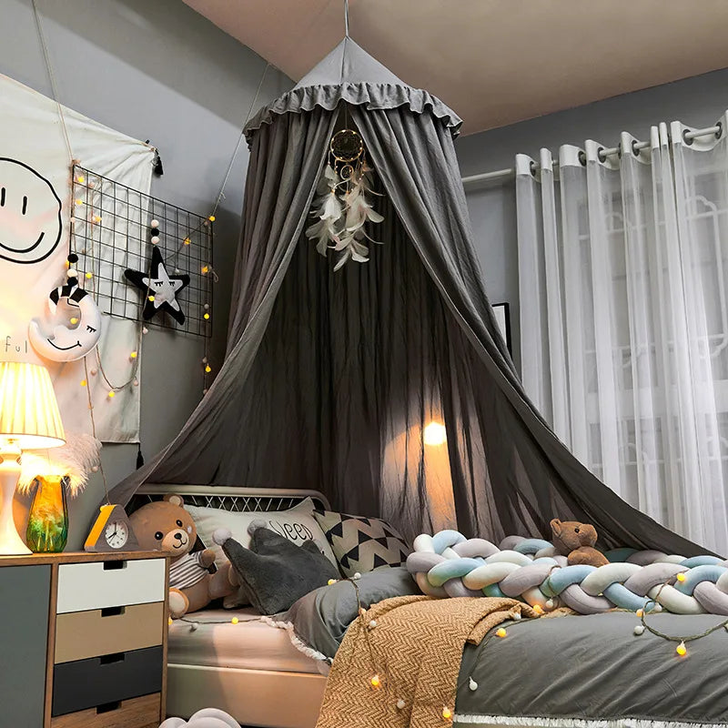 LumaNest gyerekágy baldachin bojttal fehér, rózsaszín, szürke színben