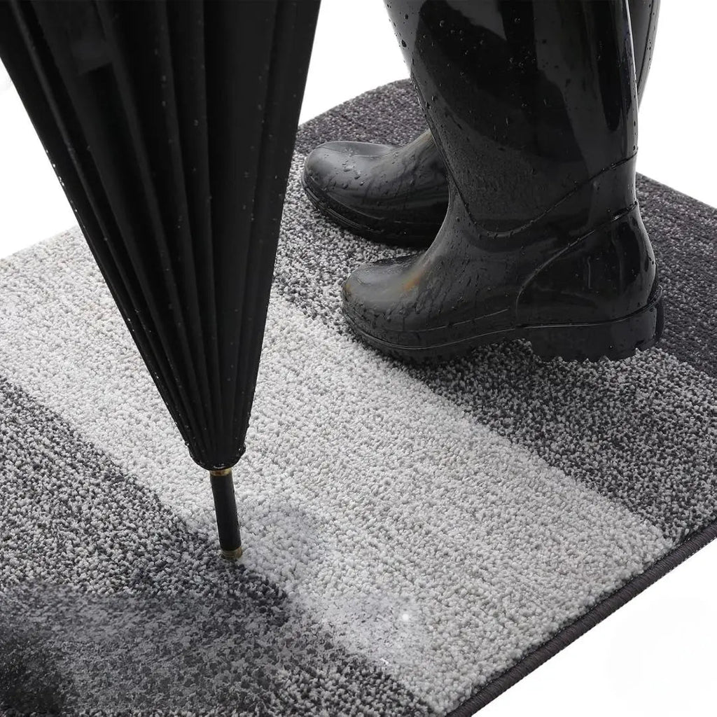Non-slip indoor doormat with water-repellent surface