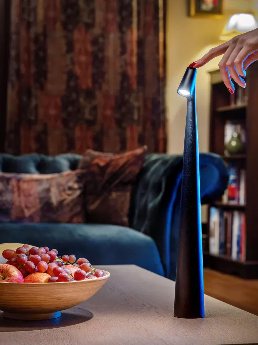 Lámpara de mesa LED inalámbrica LumaNord para lectura y comedor